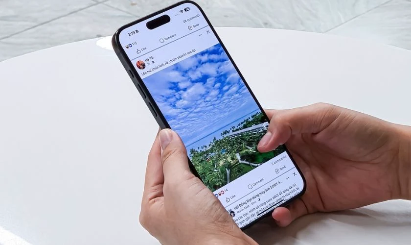 Màn hình 120Hz trên Xiaomi 14 Pro và iPhone 15 Pro Max