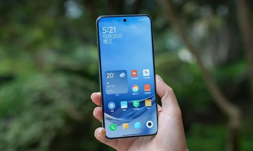 So sánh Xiaomi 14 Pro và iPhone 15 Pro Max về pin