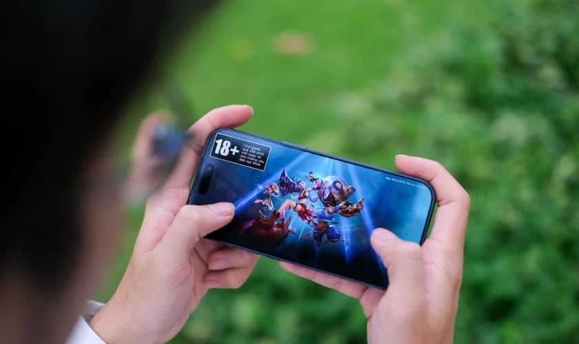 So sánh chip Snapdragon 8 Elite Gen 5 và A19 Pro