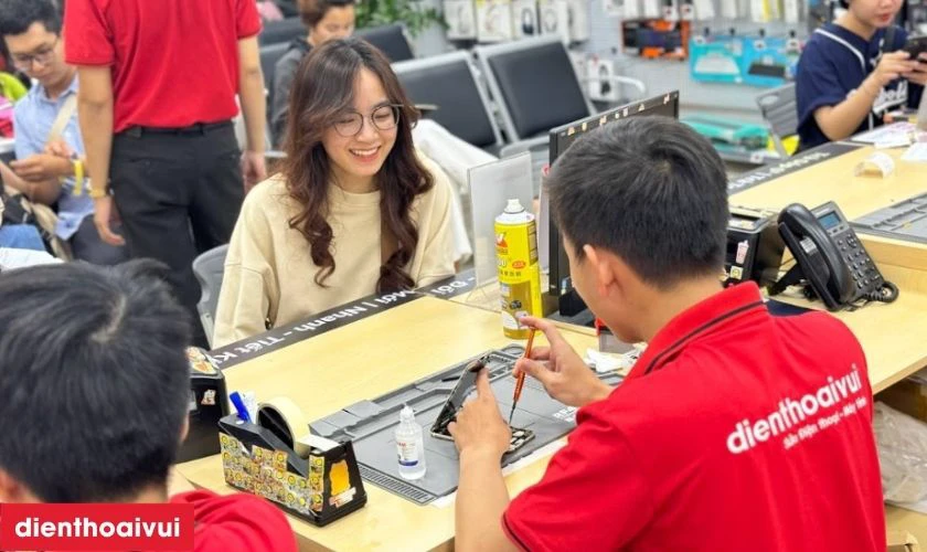 Quy tr&igrave;nh sửa chữa điện thoại LG chuy&ecirc;n nghiệp tại Điện Thoại Vui