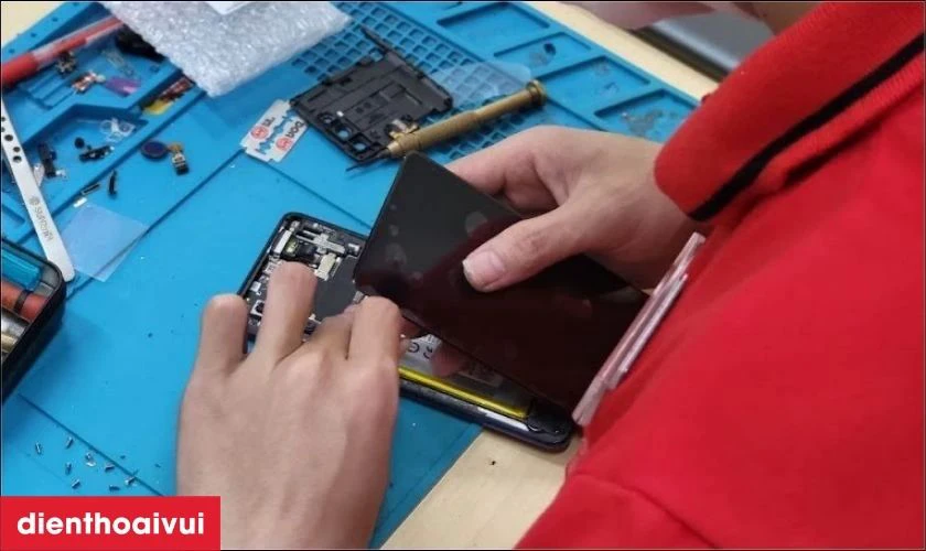 Thay m&agrave;n h&igrave;nh điện thoại Samsung