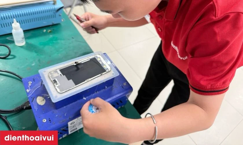Dịch vụ sửa chữa, thay &eacute;p k&iacute;nh điện thoại Tecno tại Điện Thoại Vui
