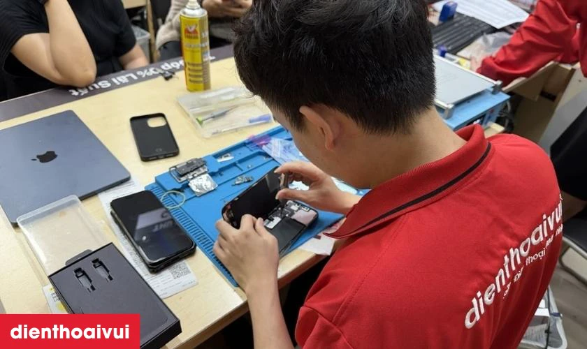 Quy tr&igrave;nh sửa chữa điện thoại Xiaomi chuy&ecirc;n nghiệp tại Điện Thoại Vui