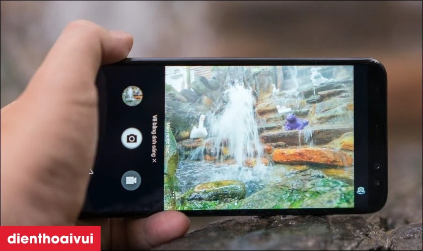 Lỗi camera bị mờ, c&oacute; vệt đen
