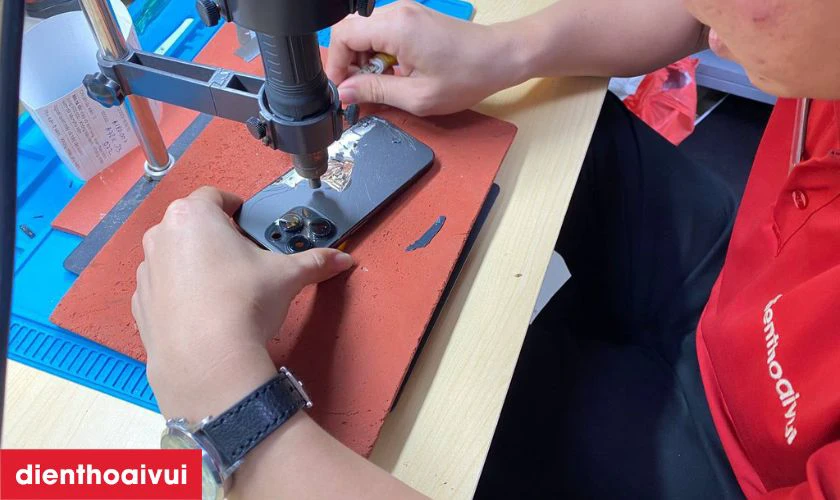 Những dịch vụ sửa chữa điện thoại tại Điện thoại Vui quận Long Bi&ecirc;n