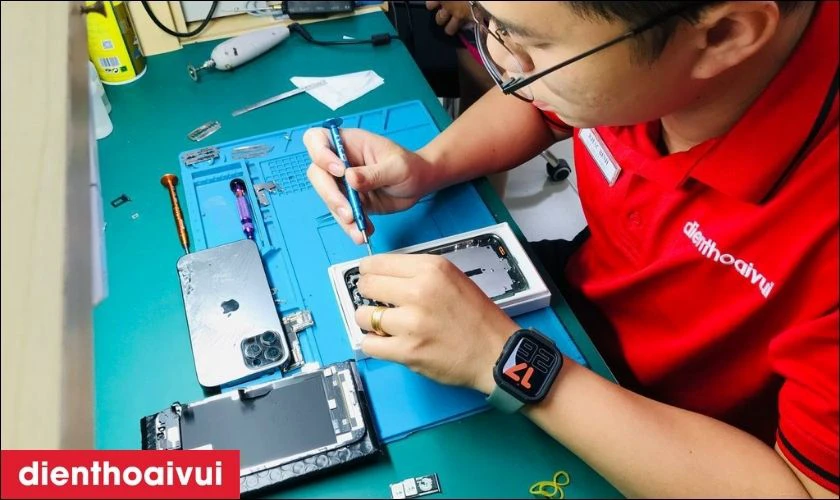 C&aacute;c dịch vụ sửa chữa điện thoại chất lượng, gi&aacute; tốt tại Điện Thoại Vui