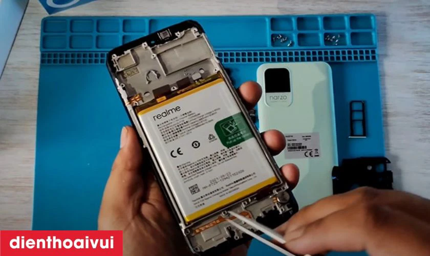 Pin điện thoại Realme bị chai, sạc kh&ocirc;ng v&agrave;o