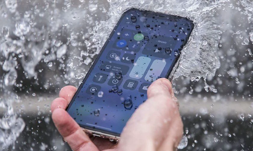 Nước xâm nhập vào màn hình