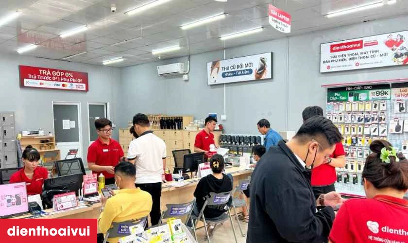 Quy tr&igrave;nh sửa Face ID iPhone XR lấy liền tại Điện Thoại Vui