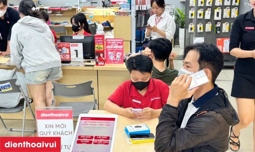 Địa chỉ sửa hiển thị iPhone 14 ch&iacute;nh h&atilde;ng, lấy liền tại Điện Thoại Vui