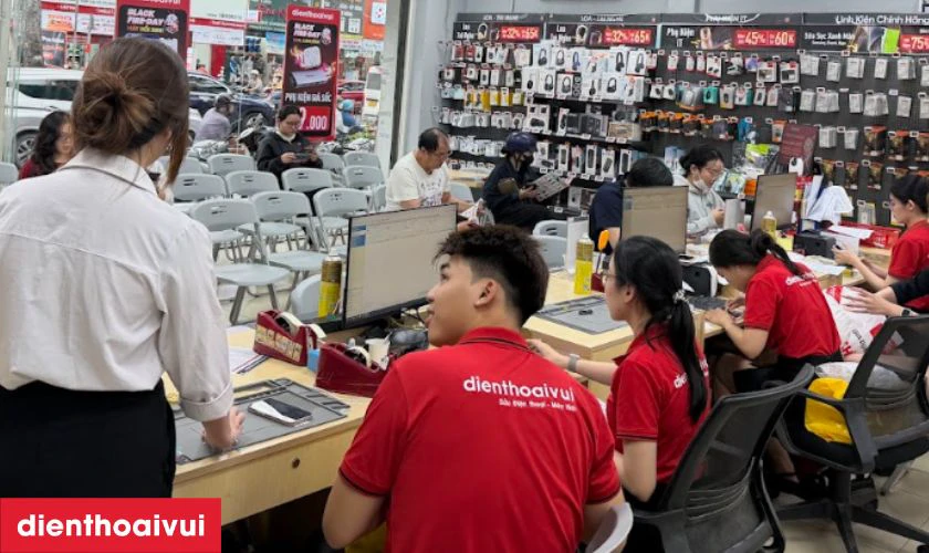 Quy tr&igrave;nh sửa hiển thị iPhone 14 Pro Max lấy liền tại Điện Thoại Vui