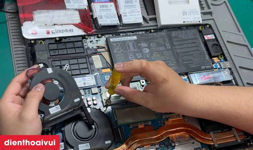 Th&aacute;o m&aacute;y v&agrave; xử l&yacute; mainboard