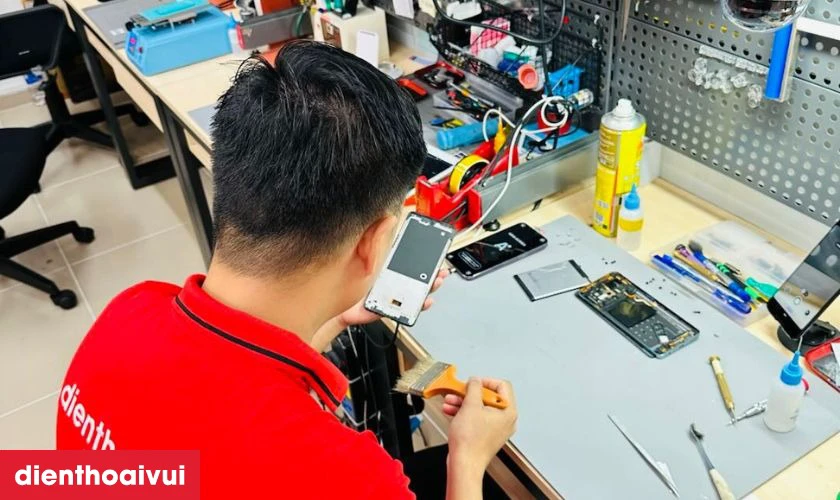 Quy trình sửa NFC iPhone chuyên nghiệp tại Điện Thoại Vui