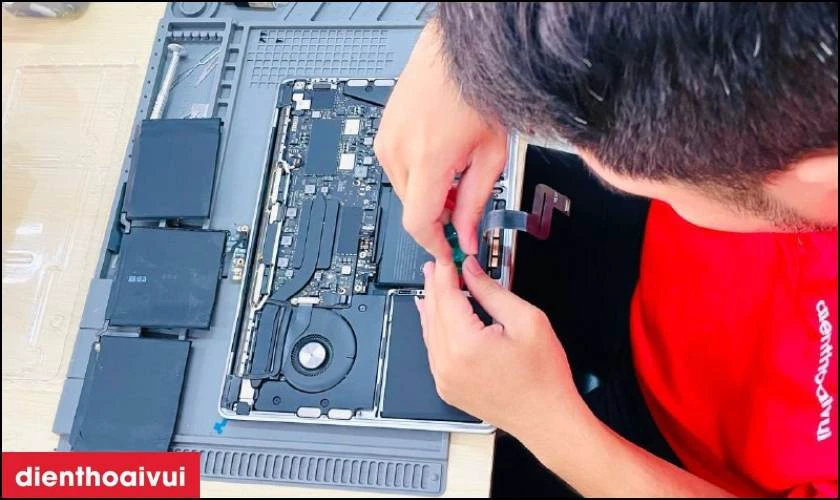 Dịch vụ thay pin Macbook có tại Điện Thoại Vui quận Hoàn Kiếm