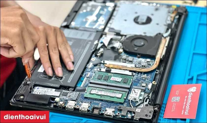 Tại sao n&ecirc;n chọn sửa MacBook tại Điện Thoại Vui quận Cầu Giấy?