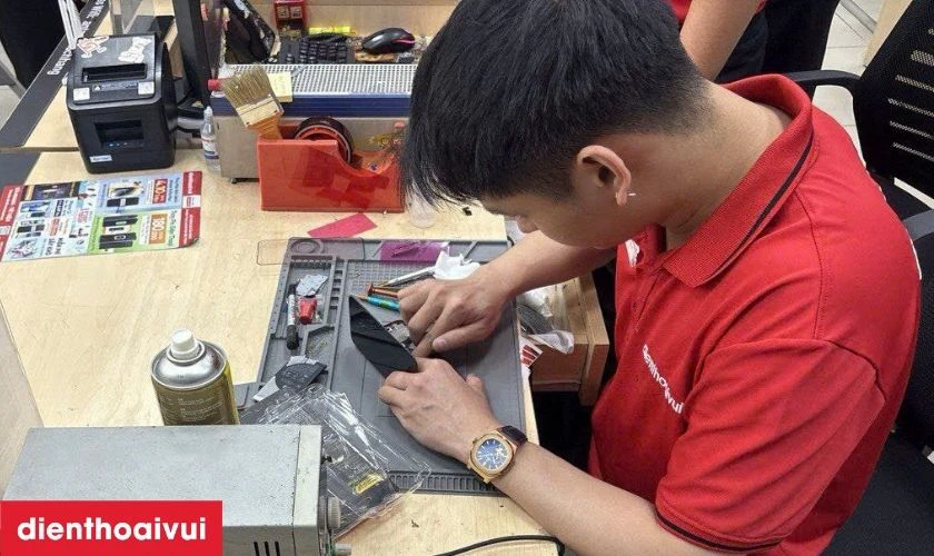 Quy trình sửa main - Face ID iPhone 11 Pro tại Đi&ecirc;̣n Thoại Vui