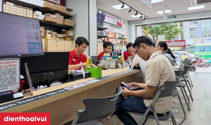 Hệ thống cửa hàng rộng khắp, thuận tiện cho khách hàng tại TP.HCM và Hà Nội.