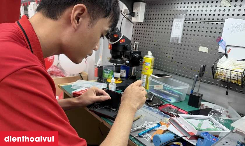 Quy trình sửa main - Face ID iPhone 17 nhanh chóng, l&acirc;́y li&ecirc;̀n tại Đi&ecirc;̣n Thoại Vui