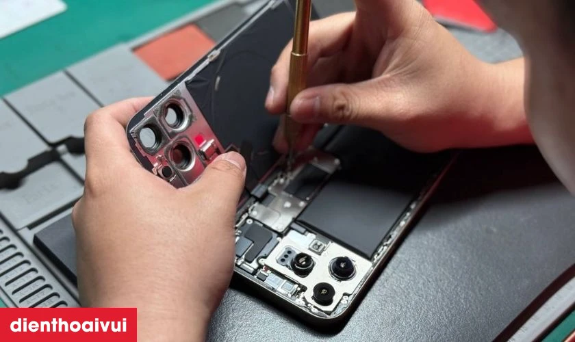 Quy trình sửa main - Face ID iPhone 17 Pro Max chuyên nghiệp tại Điện Thoại Vui