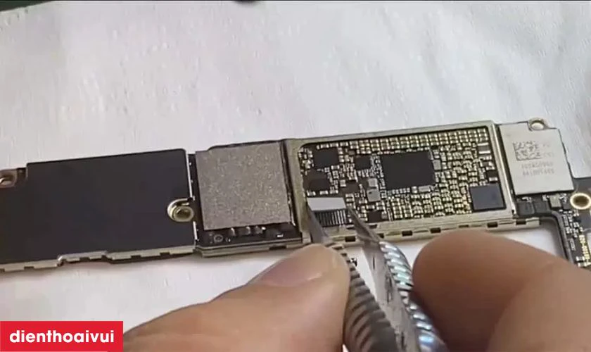 Sửa main - IC audio iPhone 15 Pro Max l&agrave; g&igrave;?