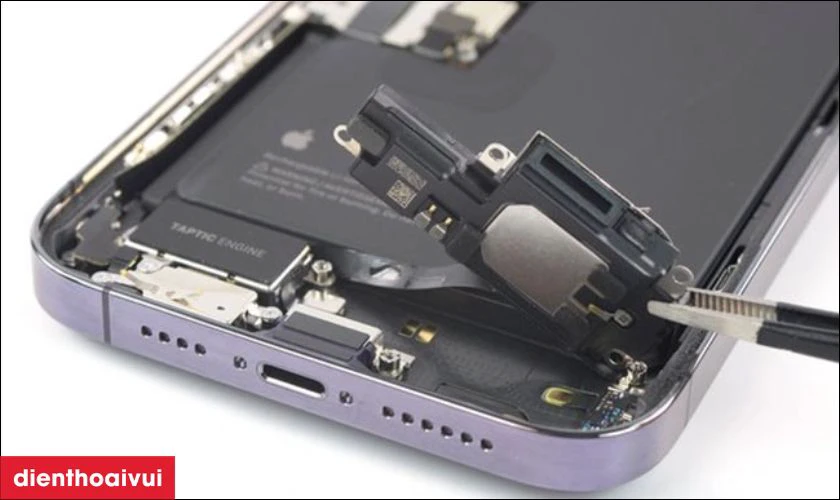 C&oacute; n&ecirc;n sửa main - IC audio iPhone 15 Pro Max kh&ocirc;ng?