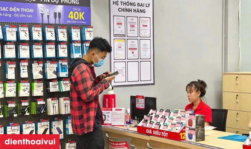 Sau khi sửa xong, kỹ thuật vi&ecirc;n test kỹ c&aacute;c chức năng