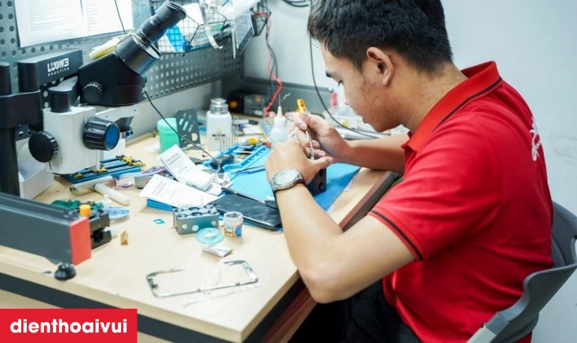 Quy tr&igrave;nh sửa main - IC camera iPhone 14 Plus tại Điện Thoại Vui