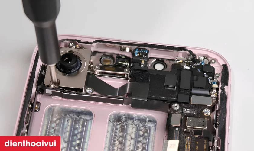 Nguyên nhân khiến iPhone 16e bị lỗi IC Camera