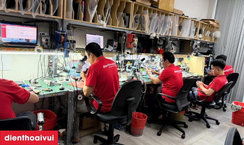 C&aacute;c bước sửa chữa được thực hiện theo quy tr&igrave;nh, gi&uacute;p kh&aacute;ch h&agrave;ng dễ d&agrave;ng theo d&otilde;i