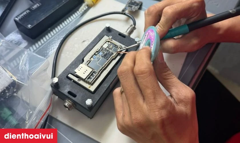  main - IC CPU iPhone 12 Mini l&agrave; g&igrave;?