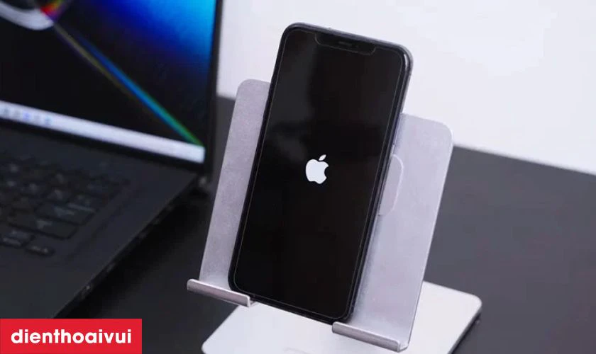 Khi n&agrave;o n&ecirc;n mang m&aacute;y đi main - IC CPU iPhone 15 Pro Max?