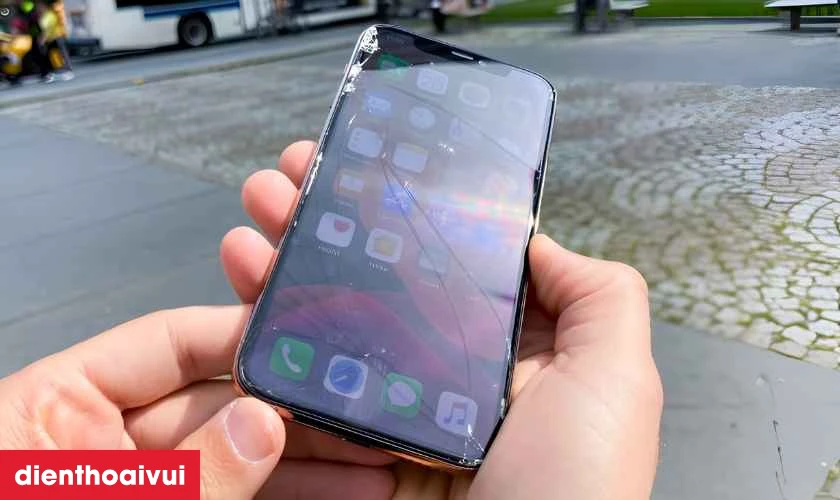 Khi n&agrave;o cần sửa main - IC hiển thị cảm ứng iPhone 11 Pro Max?