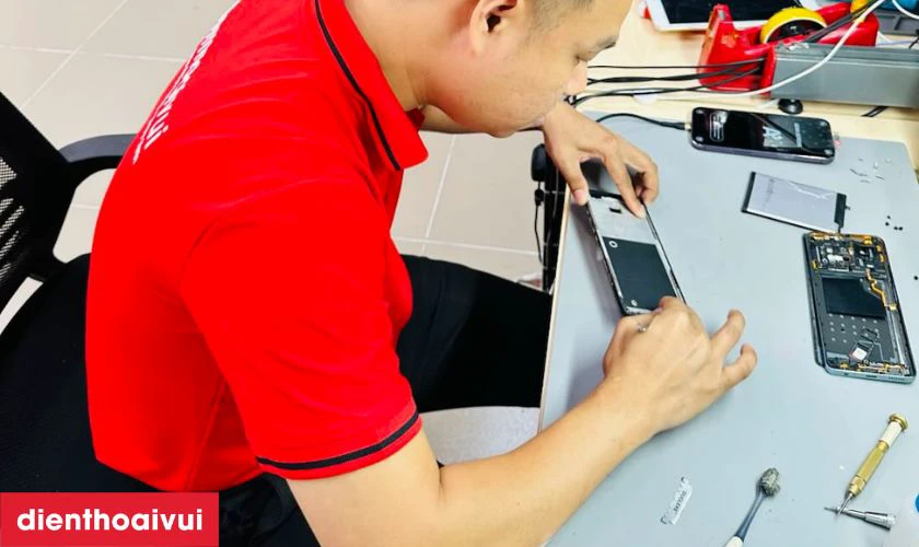 Quy tr&igrave;nh sửa main - IC Hiển thị cảm ứng 14 Pro Max lấy liền tại Điện Thoại Vui