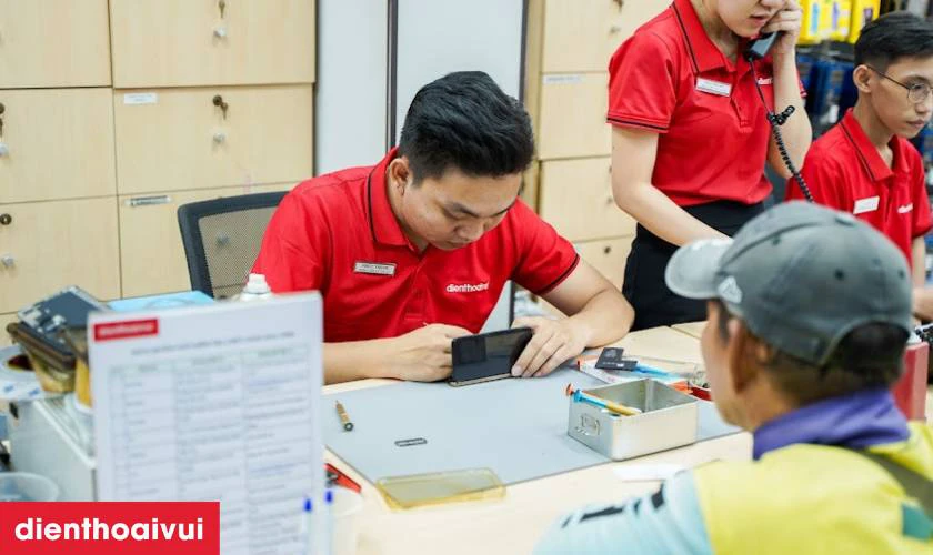 Quy trình sửa main - IC hiển thị cảm ứng iPhone 16 Pro tại Điện Thoại Vui