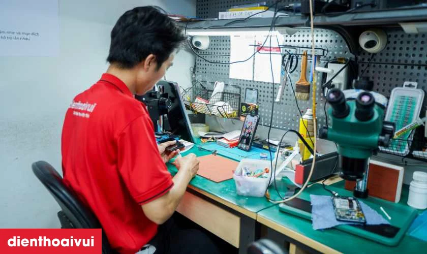 Quy tr&igrave;nh sửa main - IC hiển thị cảm ứng iPhone 17 tại Điện Thoại Vui