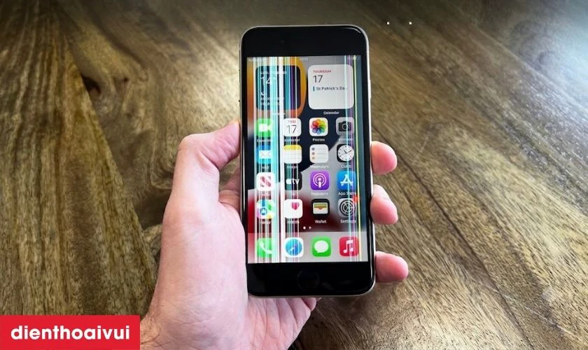 Khi n&agrave;o cần sửa main - IC hiển thị cảm ứng iPhone SE 2022?