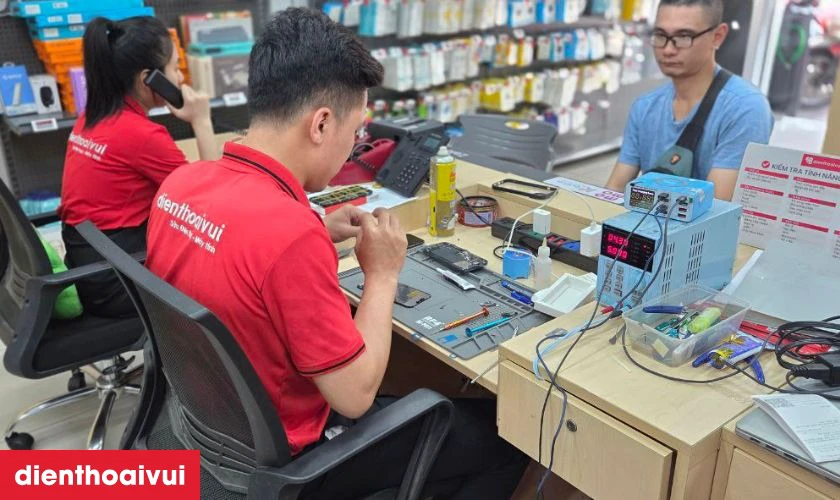 Quy trình sửa main - IC hiển thị cảm ứng iPhone XR minh bạch tại Điện Thoại Vui