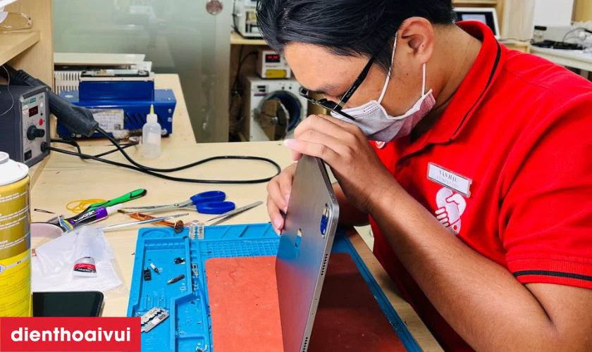 Sau khi ho&agrave;n tất sửa chữa, bạn sẽ nhận lại iPad c&ugrave;ng phiếu bảo h&agrave;nh