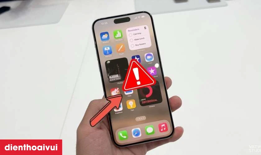 Dấu hiệu iPhone 15 Plus bị lỗi main - IC màn hình