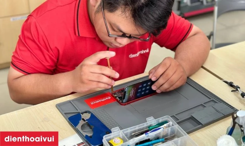 Có nên sửa main – IC màn hình iPhone 16 Pro Max không?