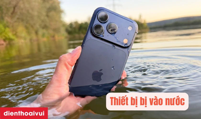 Vô nước khiến main - IC màn hình iPhone 17 Pro Max bị hư