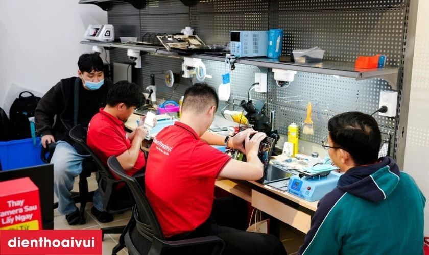 Thực hiện sửa main và IC nguồn theo đúng quy trình kỹ thuật