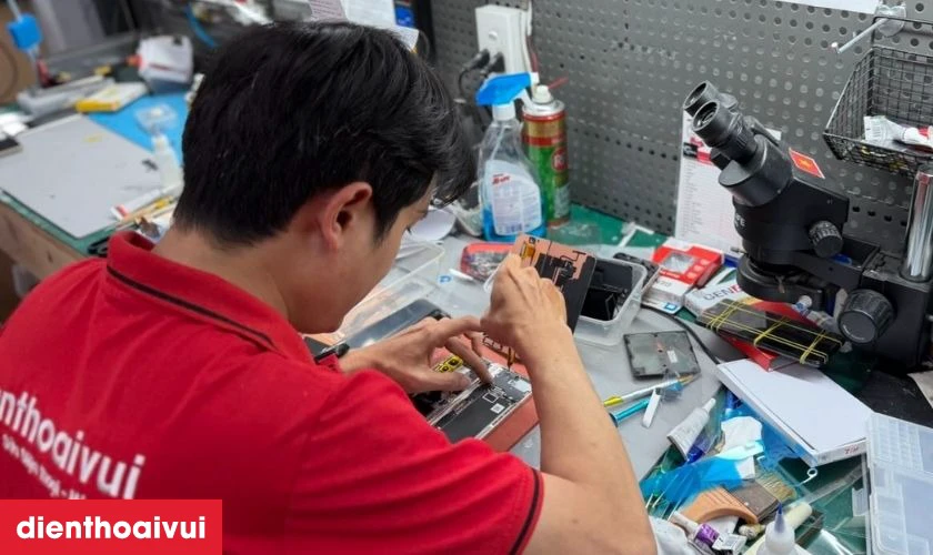 Quy tr&igrave;nh sửa main - IC nguồn Samsung Galaxy S25 Plus lấy liền, uy t&iacute;n tại Điện Thoại Vui