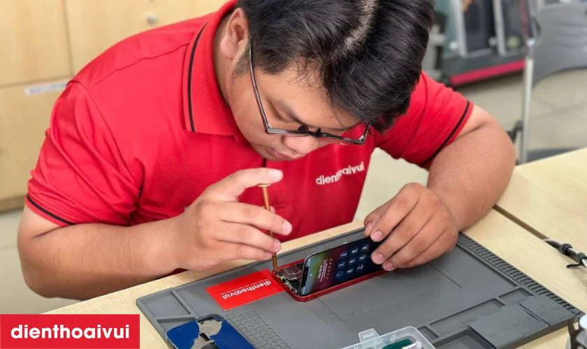 Minh bạch trong suốt qu&aacute; tr&igrave;nh sửa chữa, đảm bảo kh&ocirc;ng tr&aacute;o đổi