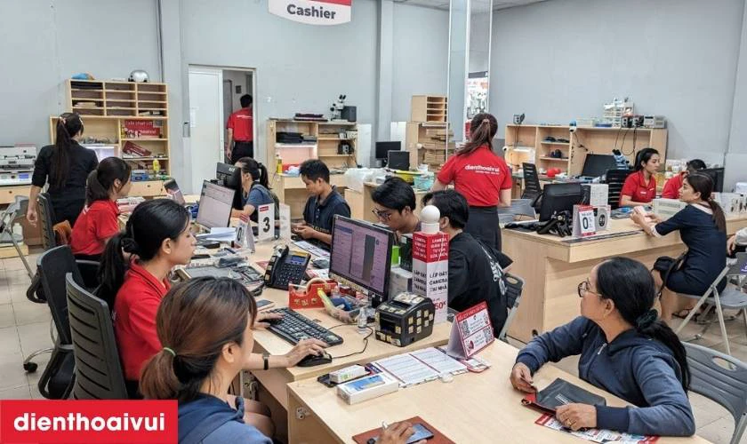 Hệ thống cửa hàng tại TP HCM và Hà Nội, thuận tiện cho việc di chuyển