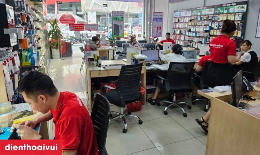 M&aacute;y được tiếp nhận, kiểm tra, sửa chữa, test lại v&agrave; b&agrave;n giao theo từng bước cụ thể
