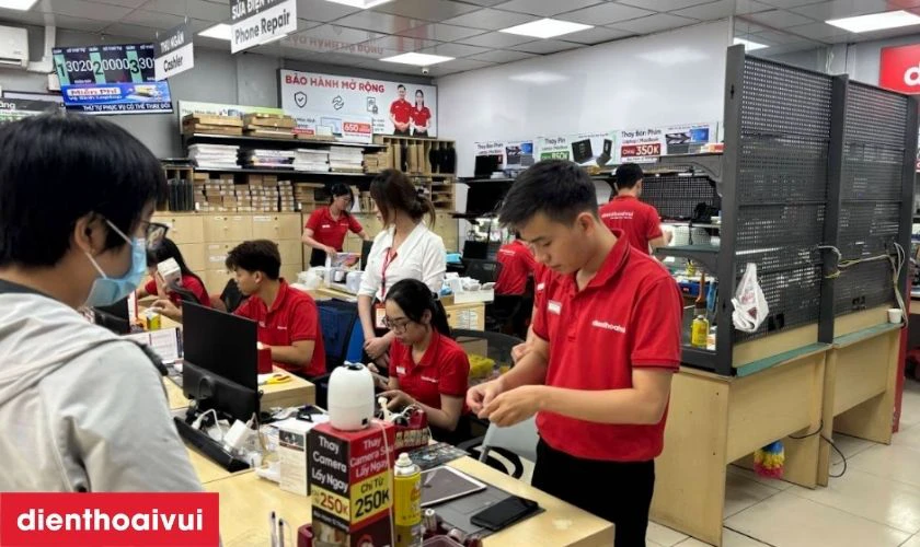 Địa chỉ sửa s&oacute;ng iPhone 8 uy t&iacute;n tại TPHCM & H&agrave; Nội