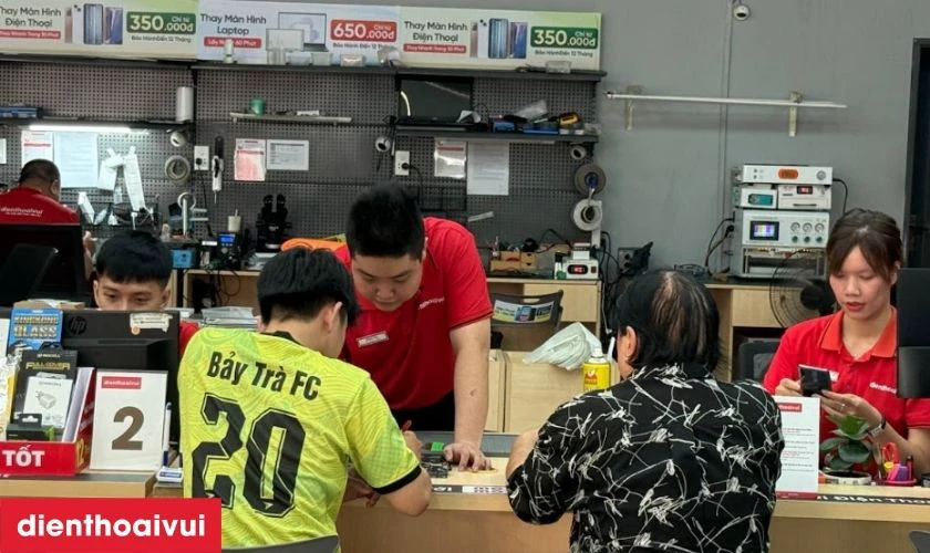 M&aacute;y được tiếp nhận, kiểm tra, sửa chữa, test lại v&agrave; b&agrave;n giao