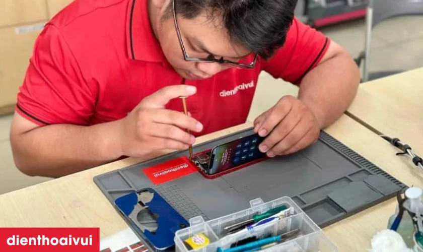 Quy tr&igrave;nh sửa chữa minh bạch, kh&aacute;ch h&agrave;ng được xem trực tiếp