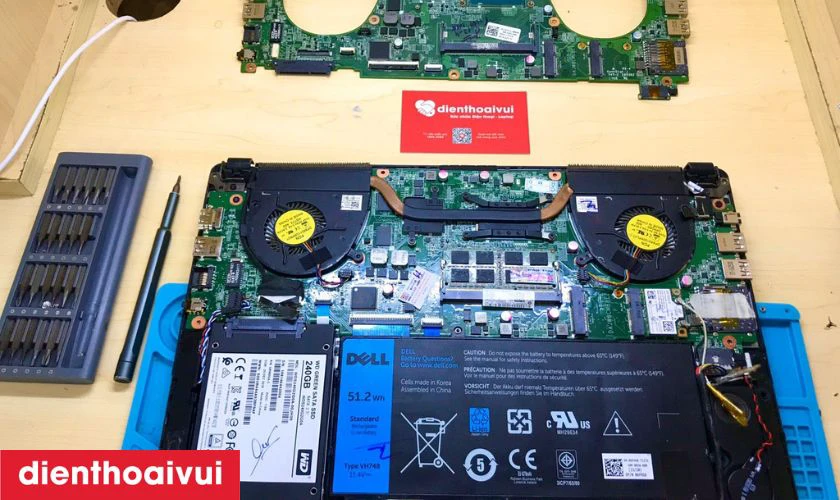 Tháo rời và kiểm tra chi tiết trên laptop HP